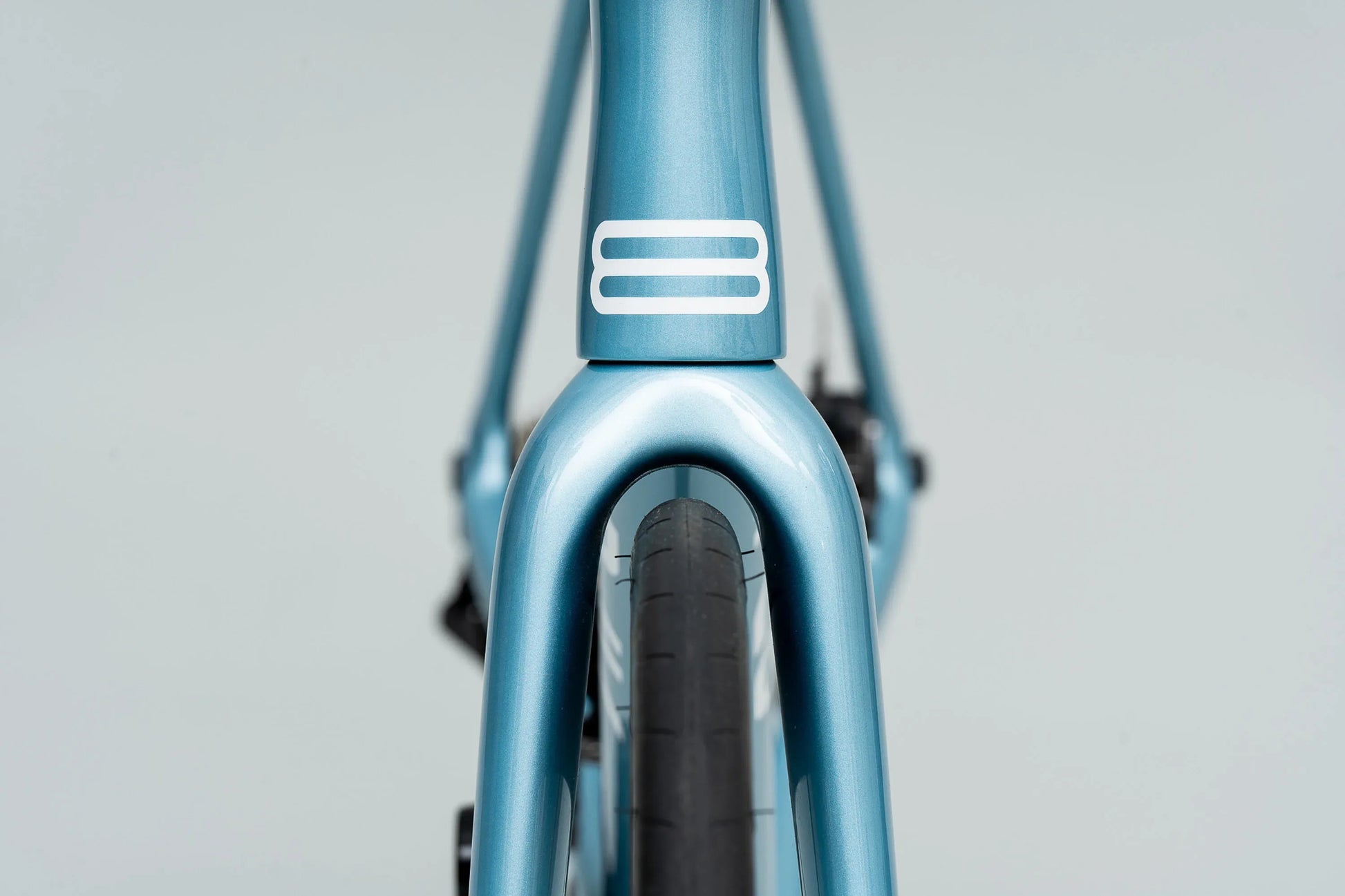 ARC8 ESCAPEE Head Tube front on details showing 8 logo