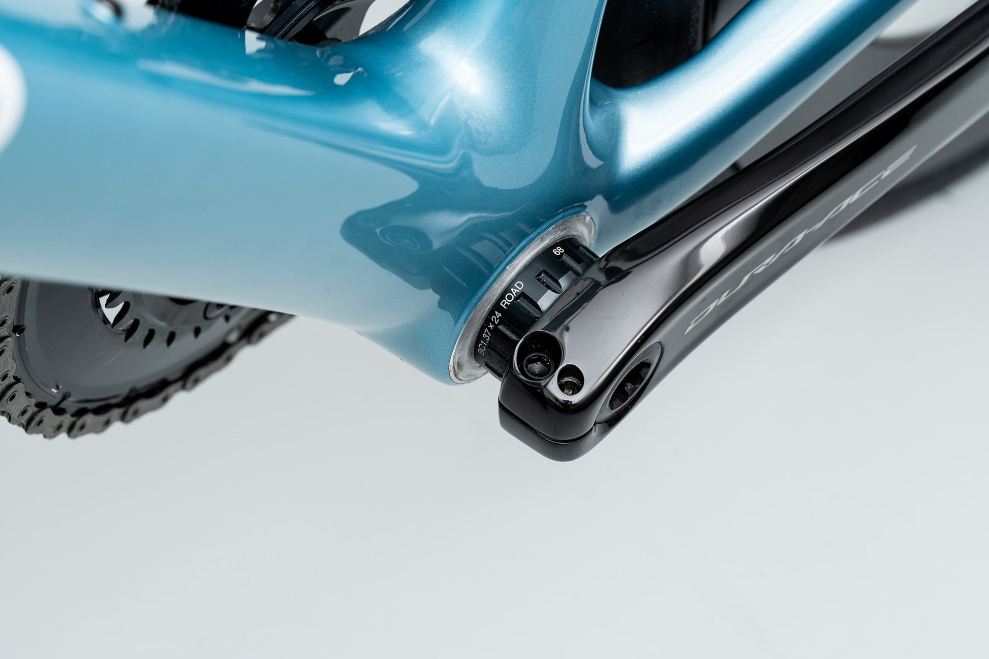 ARC8 ESCAPEE details bottom bracket and left hand crank