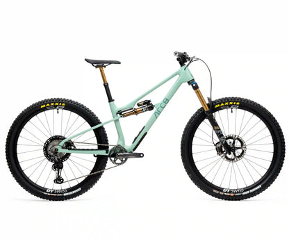 A green ARC8 Extra II AIR mountain bike with 29-inch wheels, dual pivot suspension, and a flip-chip design for switching between 27.5 and 29 inch setups.