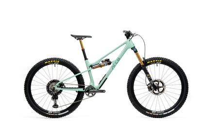 ARC8 EXTRA MY24 sage green launch XTR