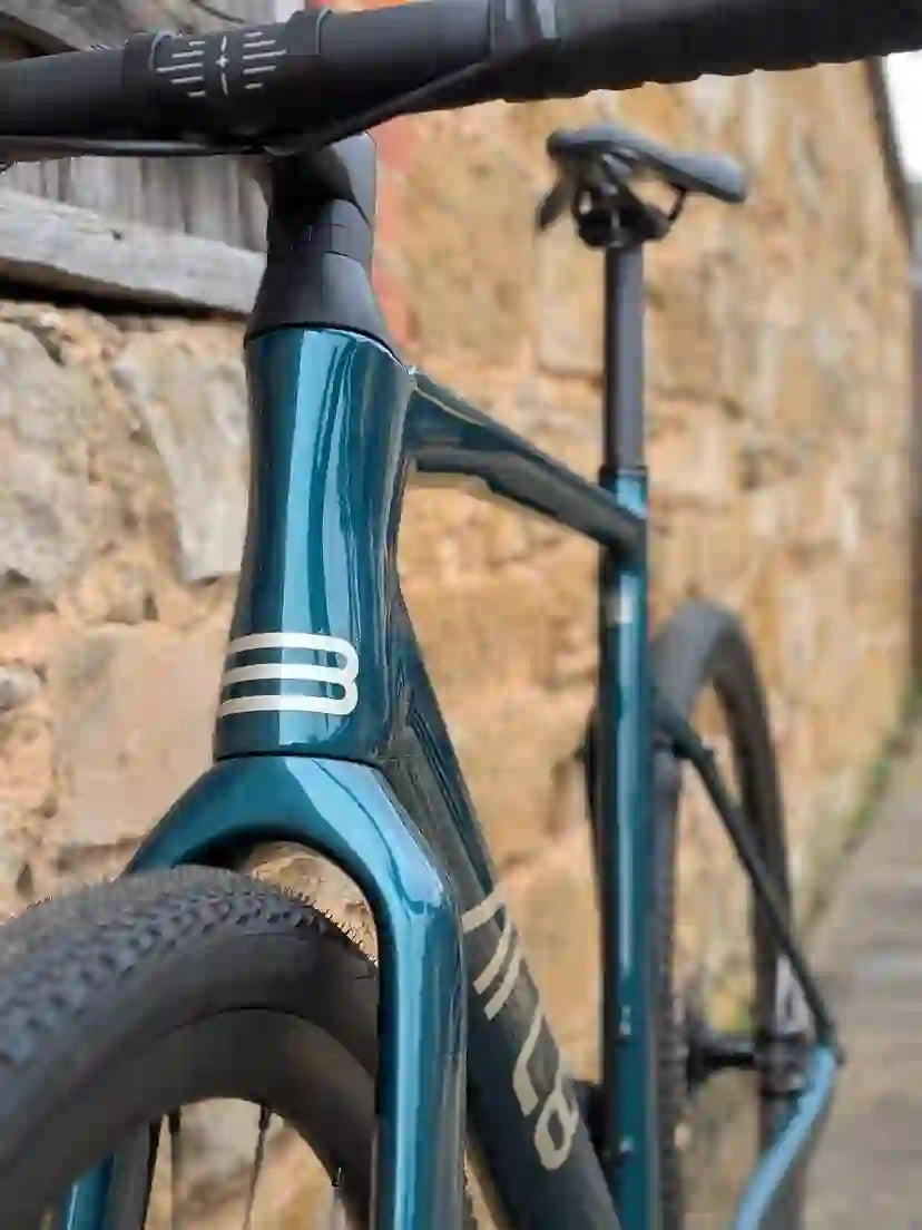 ARC8 Eero in Gloss Emerald Green. showing front headtube with 8 Logo 